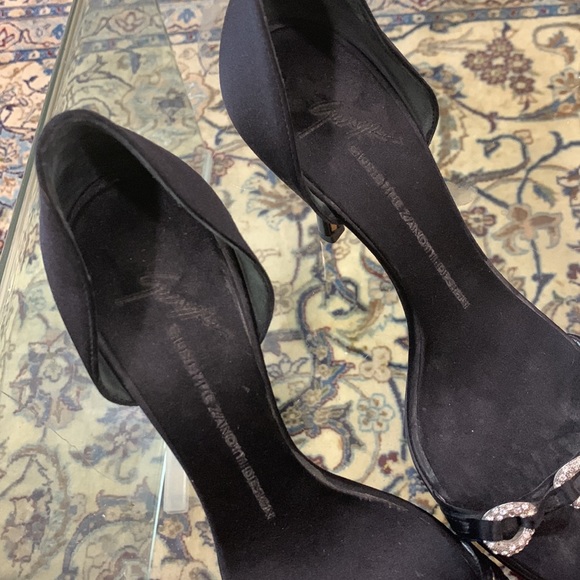 Giuseppe Zanotti size 38.5 VGUC satin with crystal vamp sandals et $695 - Picture 6 of 7